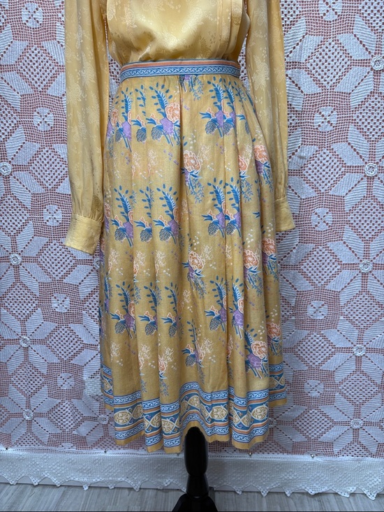 Sidhu Dresses & Skirts - Vintage Sidha Skirt | Silk Cashmere Blend Floral Border Sz XS